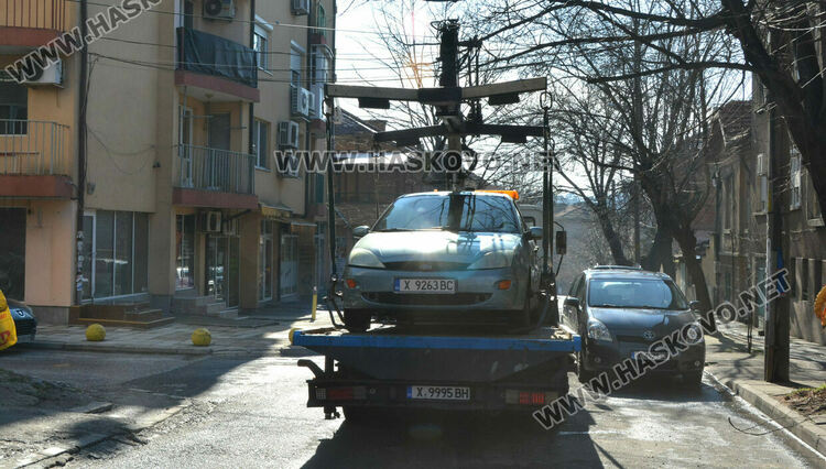 Паякът „разчисти“ коли от улица „Георги Кирков“