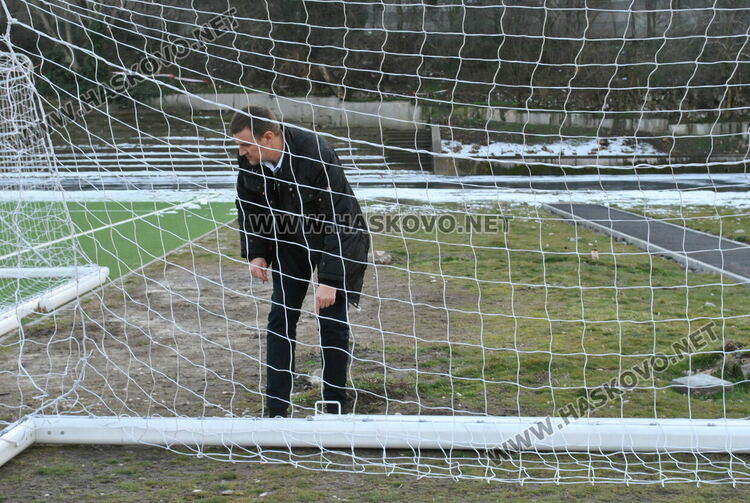 Вандали посегнаха на съоръжение на стадион „Младост“, който все още е в ремонт