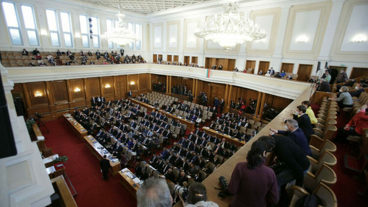 РЗИ провери парламента, глоби 21 депутати без маски