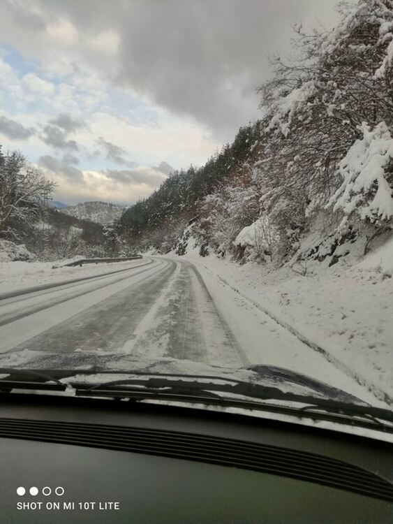 След снеговалежа: Малките улици в Смолян още не са почистени