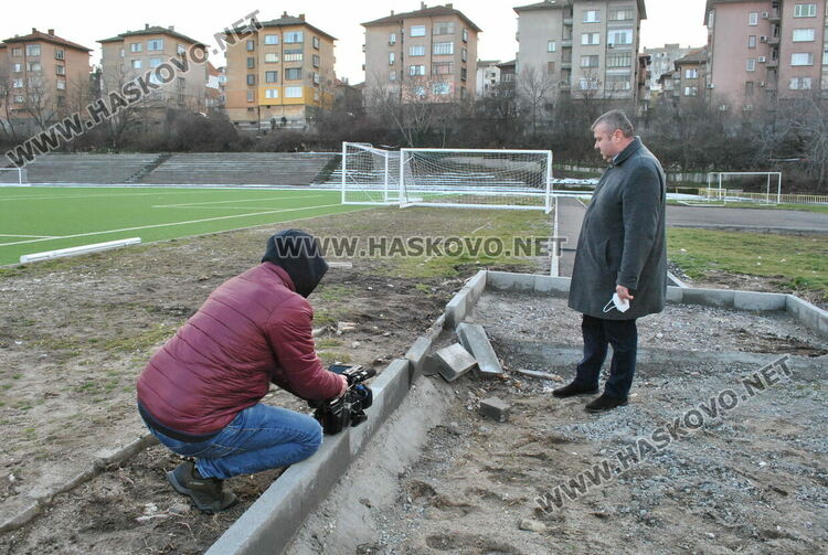 Вандали посегнаха на съоръжение на стадион „Младост“, който все още е в ремонт