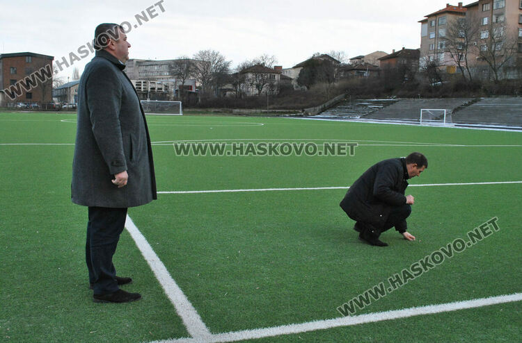 Вандали посегнаха на съоръжение на стадион „Младост“, който все още е в ремонт