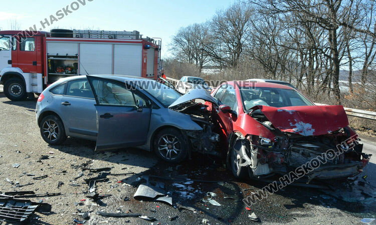 Дете, мъж и жена пострадаха при катастрофа между Хонда и Ситроен