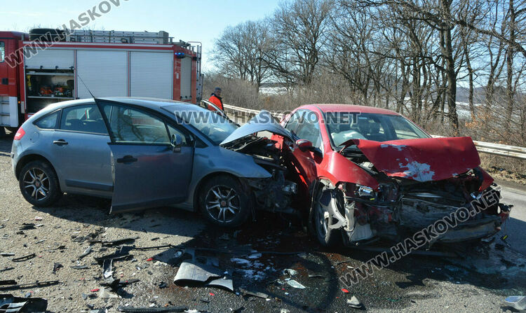 Дете, мъж и жена пострадаха при катастрофа между Хонда и Ситроен