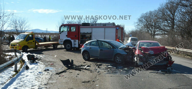 Дете, мъж и жена пострадаха при катастрофа между Хонда и Ситроен