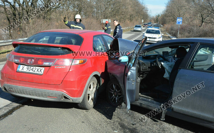 Дете, мъж и жена пострадаха при катастрофа между Хонда и Ситроен