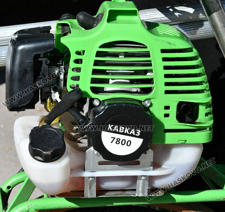 Хасковлия модифицира велосипеда си с мотор на руска косачка