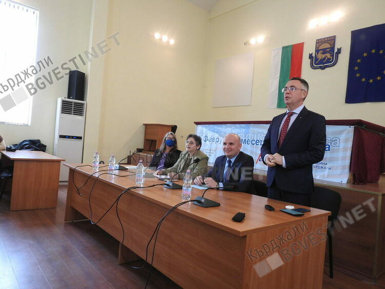 Откриха Месеца на Америка в Кърджали с лекция на президента на АЛДЕ Илхан Кючюк