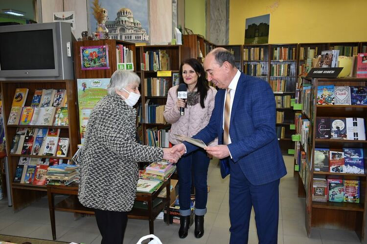 Елмира Кадир е "Читател на годината - 2021 г." сред децата (снимки)