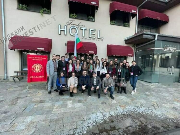 Младите ротарианци със семинар за здравото приятелство