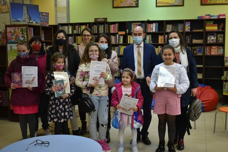 Елмира Кадир е "Читател на годината - 2021 г." сред децата (снимки)