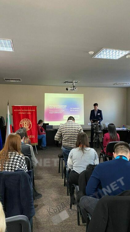 Младите ротарианци със семинар за здравото приятелство