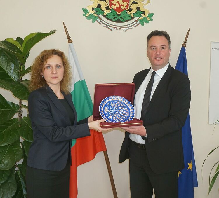 Генералният консул на Турция и областната управителка на Хасково на среща за трансграничните програми