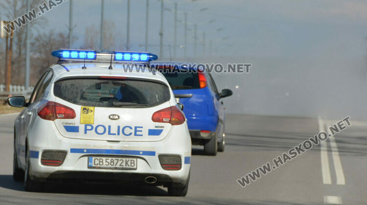 Глобиха водач на димящ автомобил и каруцар в нарушение край Хасково