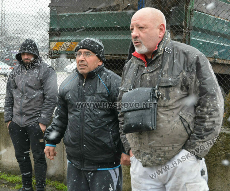 Водачът на Форда (вдясно)