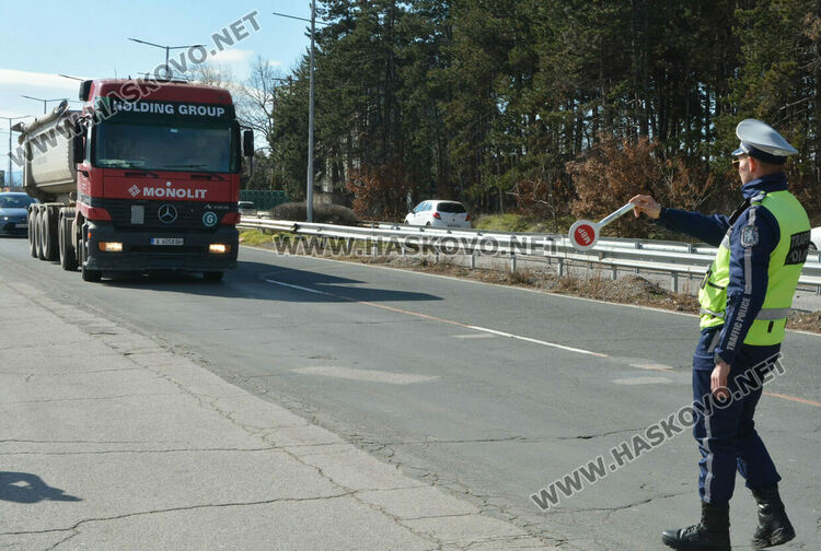 Засилени проверки на камиони и автобуси в Хасковско