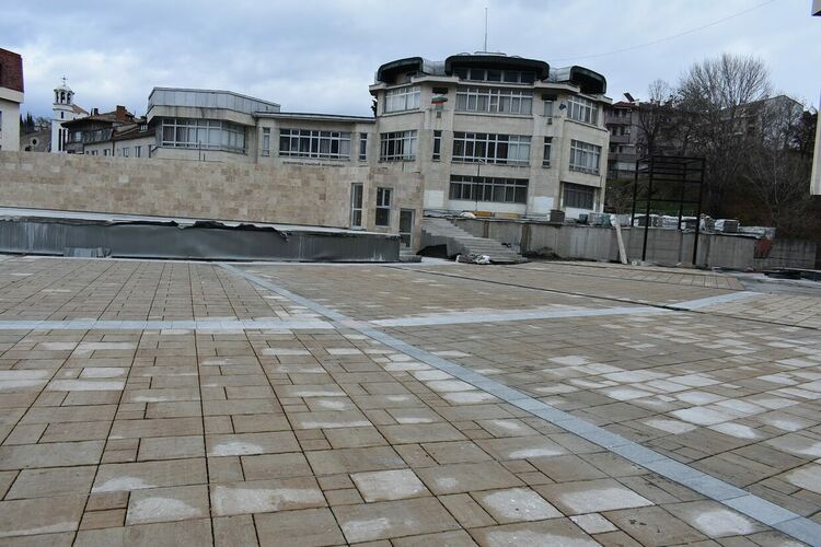 Изграждането на централния площад в Асеновград е на финала 