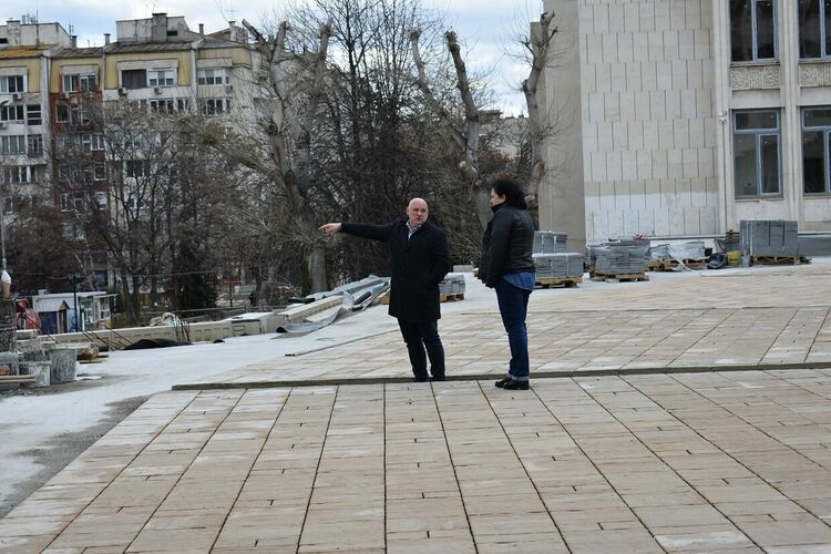 Изграждането на централния площад в Асеновград е на финала 