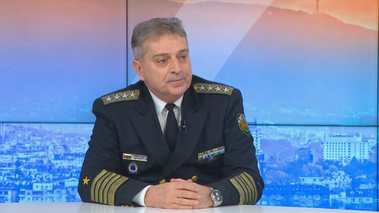 Първите испански изтребители пристигат в България днес