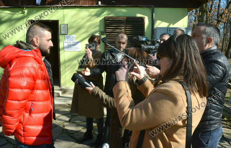 Общината излъга за вълка: не е починал, а е избягал