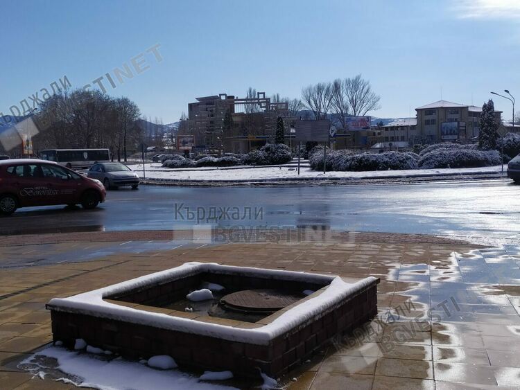 19-годишен катастрофира в кръговото на Автогарата посред нощ