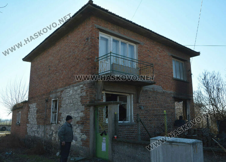 54-годишен загина при пожар от печка