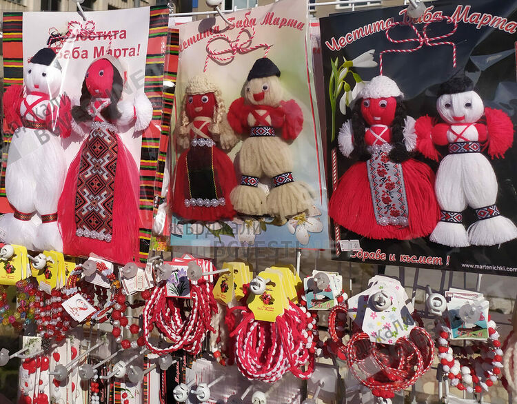 В Кърджали мартениците местно производство изместват китайския внос