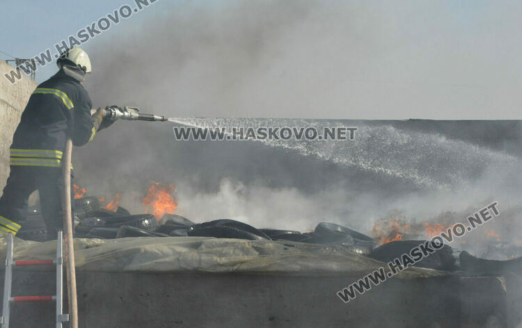 Пожар край с.Конуш в кравефермата на д-р Мустафов