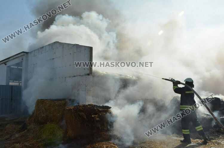 Пожар край с.Конуш в кравефермата на д-р Мустафов