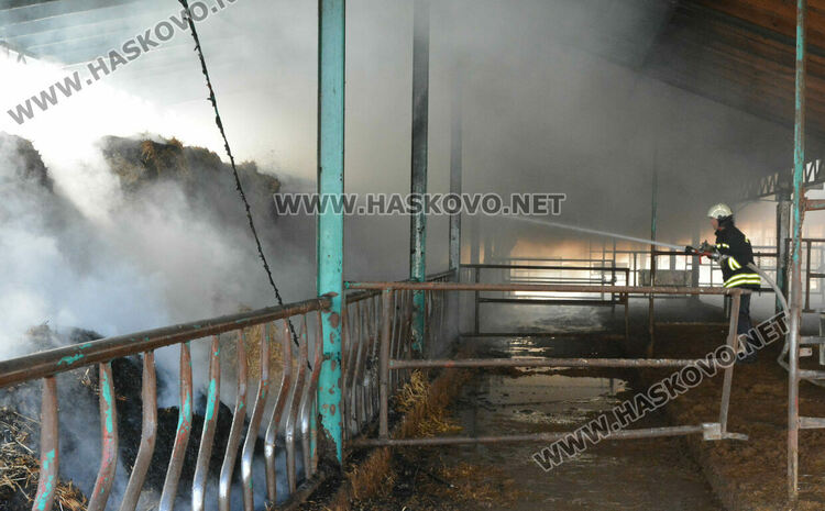 Пожар край с.Конуш в кравефермата на д-р Мустафов