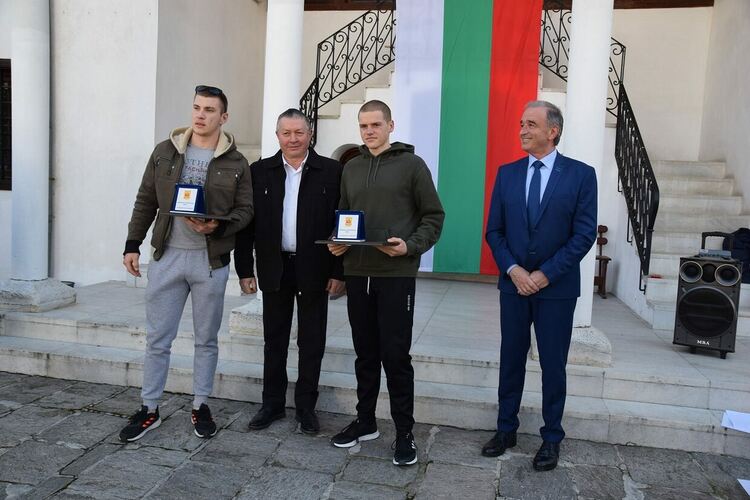 Наградиха победителите в “Спортист на годината - 2021 г.” в Асеновград