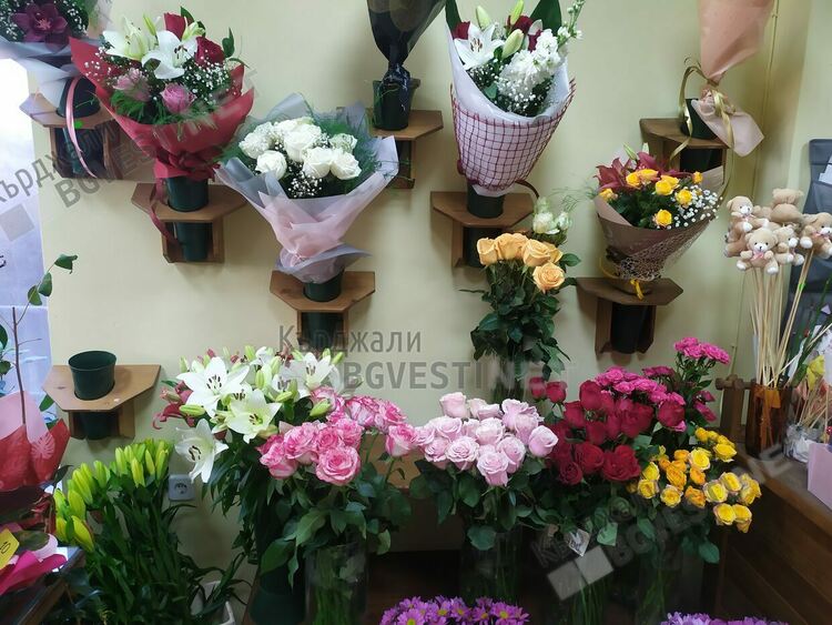 Край на големите букети за Деня на влюбените в Кърджали,цветята поскъпват драстично