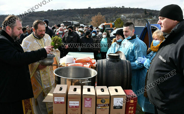 В Харманли зарязаха лозята в местността „Трифончето“
