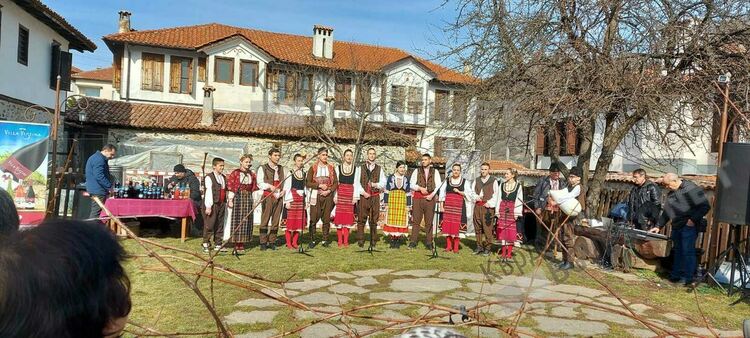 Кърджалиецът Тони Кънчев с поощрителна награда от Трифониадата в Златоград, наградата на публиката бе печено прасенце