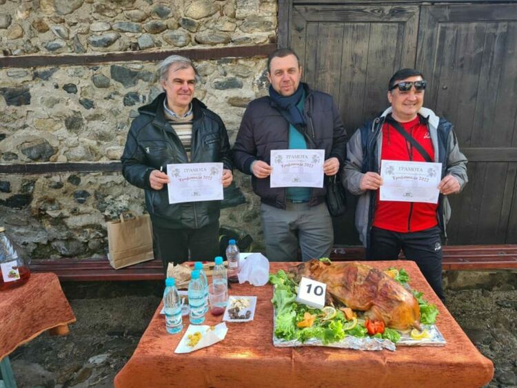 Ангел Пенев е най-добрият производител на бяло вино на Трифониада 2022