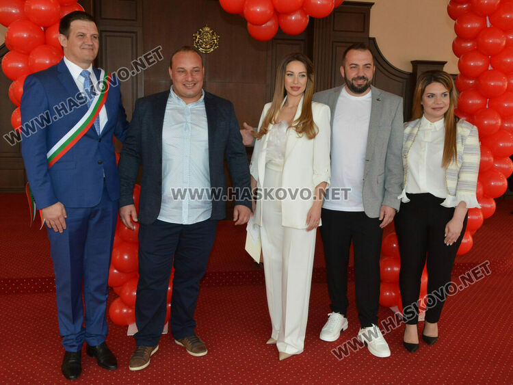 Двойна сватба в Хасково в деня на любовта
