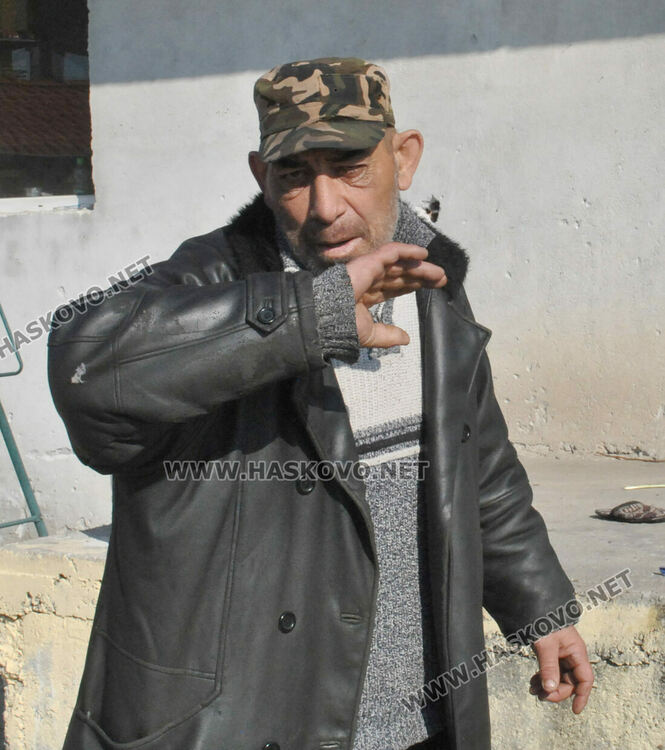 Стопанинът на убитото куче: Съседът го намушка с вила заради една кокошка скапана, мръсна