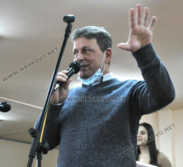 Мелек и Елиас са принцът и принцесата на фашинга в Езиковата гимназия