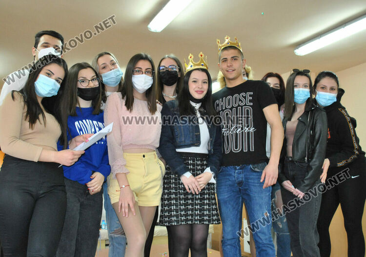 Мелек и Елиас са принцът и принцесата на фашинга в Езиковата гимназия