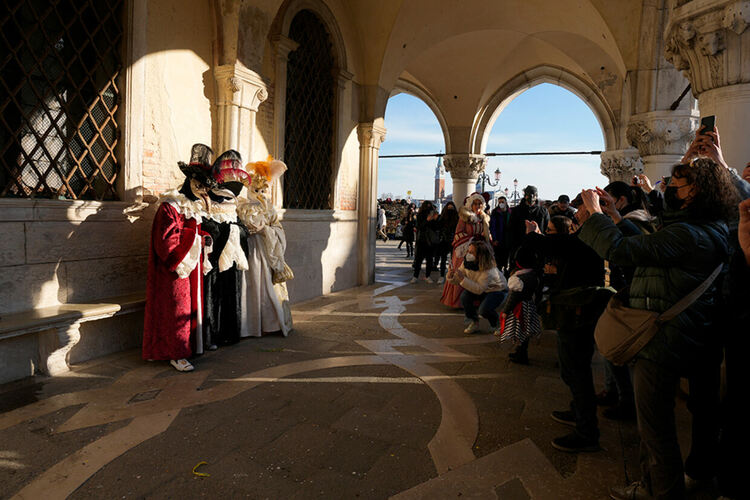 Карнавалът във Венеция се завърна след 2 години прекъсване