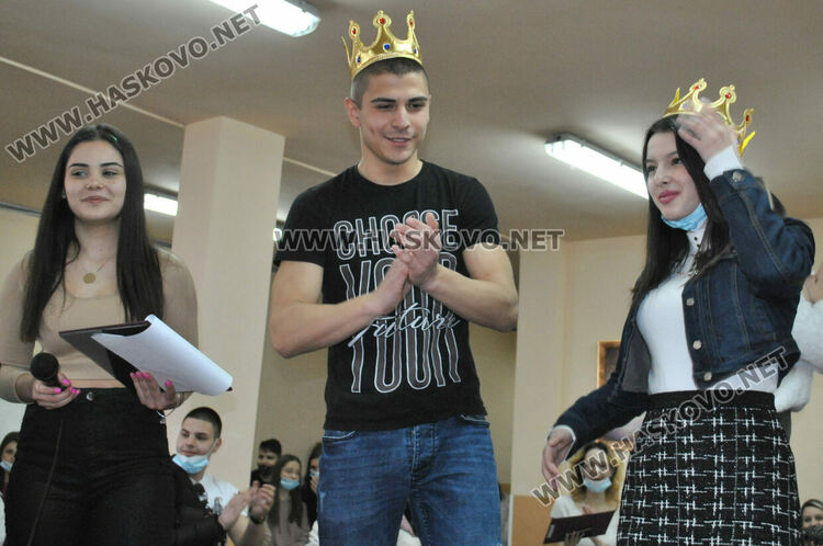 Мелек и Елиас са принцът и принцесата на фашинга в Езиковата гимназия