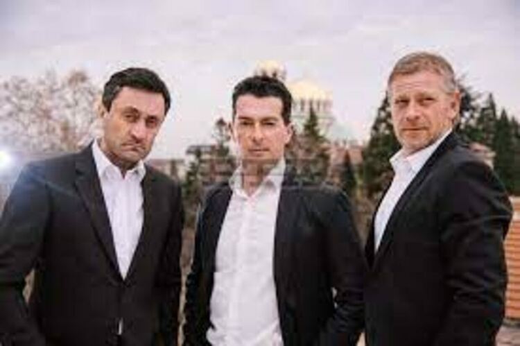 „Кафе с претенция“ на театър „Българска армия“ гостува довечера в Радомир