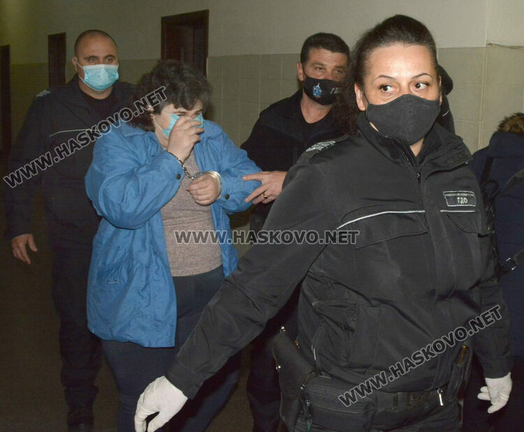 Подсъдима за убийството на майка си: Не съм само аз