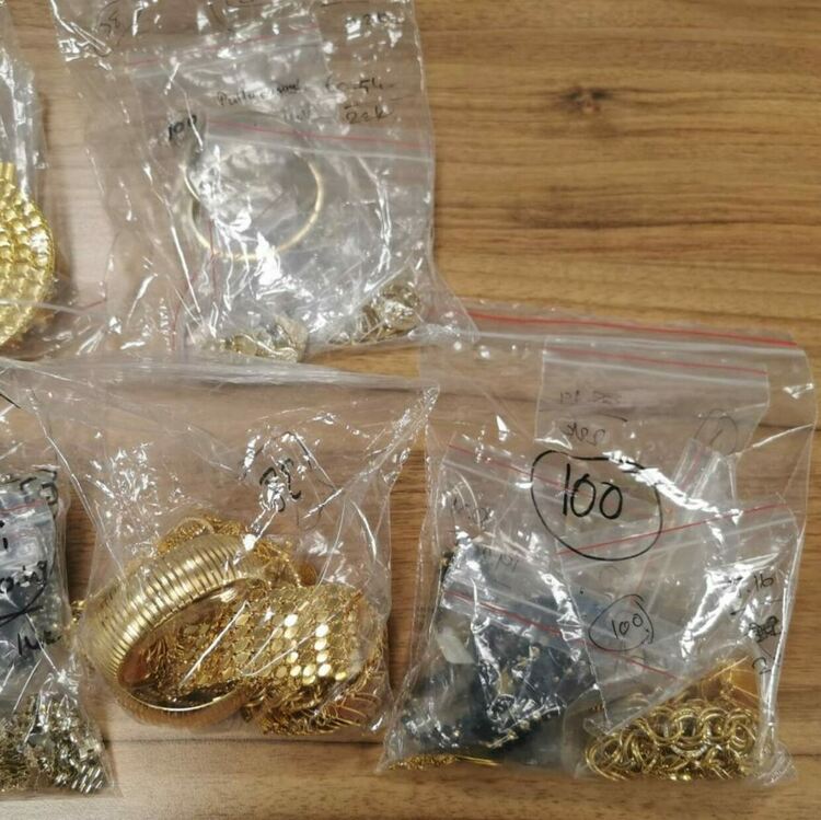 Задържаха мъж и жена за контрабанда на злато и сребро за над 300 000 лева