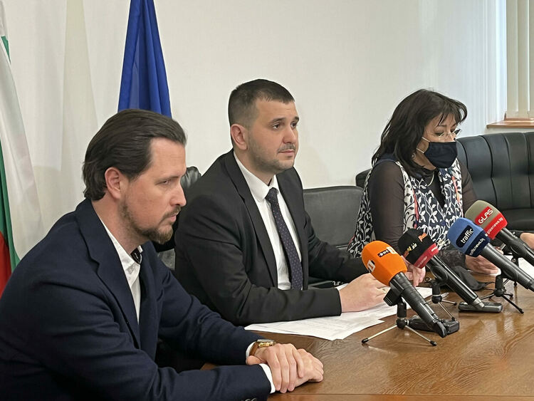 От понеделник всички ученици се връщат в клас