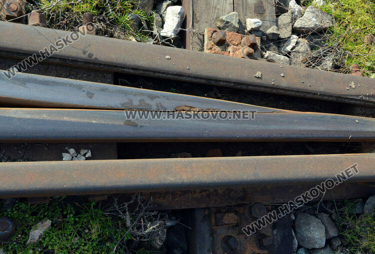 Ремонтират релсите на Сточна гара в Хасково