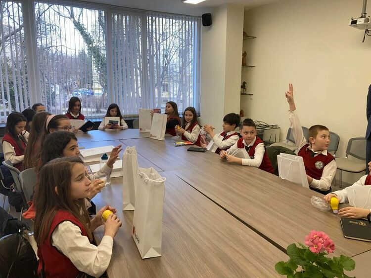 Кметът на Община Перник Станислав Владимиров се срещна с децата от клуб „Бабино огнище“