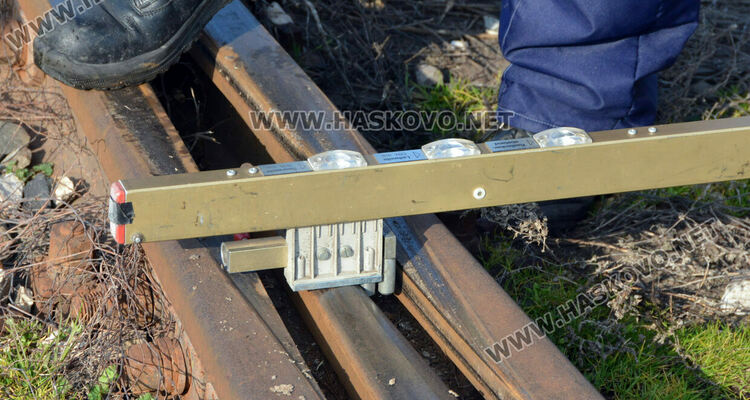 Ремонтират релсите на Сточна гара в Хасково