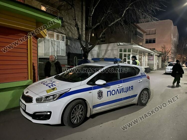 39-годишен е открит мъртъв в дома си, баба му предполага убийство