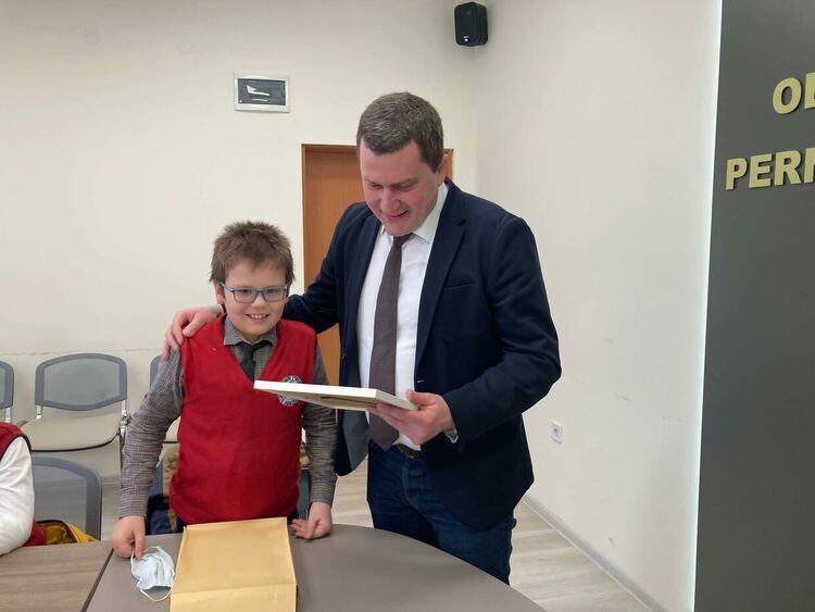 Кметът на Община Перник Станислав Владимиров се срещна с децата от клуб „Бабино огнище“